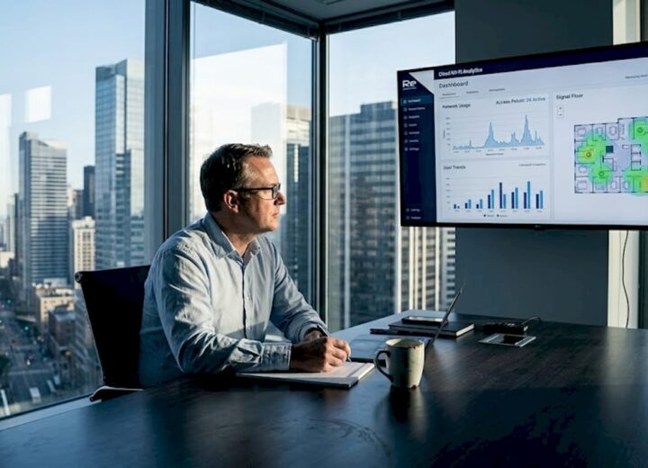 IT manager monitors cloud Wi-Fi dashboard